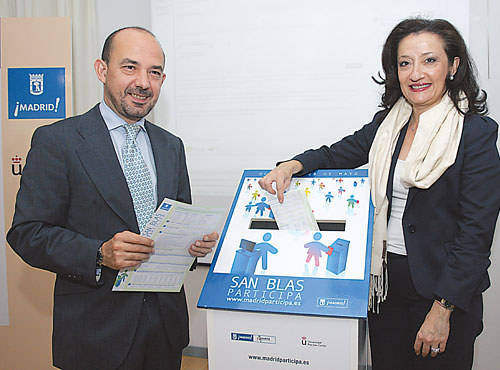 Villanueva y Gonz&aacute;lez en el acto de presentaci&oacute;n.