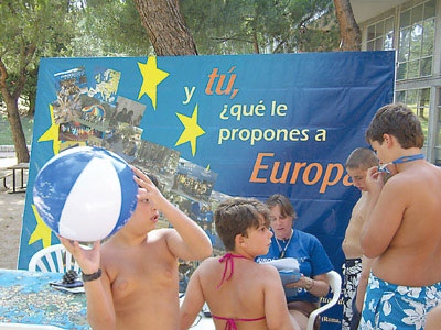 Actividad en las piscinas 
del polideportivo. 