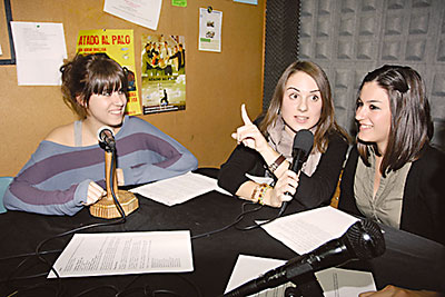 Futuras periodistas en Onda Diamante.