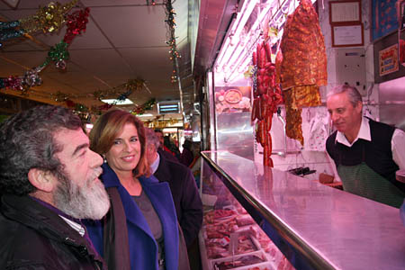 La alcaldesa de Madrid, Ana Botella, con Andrés Cabrera en Canillejas