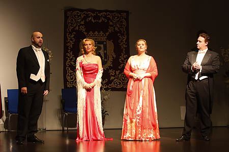 Mundo Lírico ofreció una gran Gala de ópera en el salón de plenos de la Junta de Distrito de San Blas.