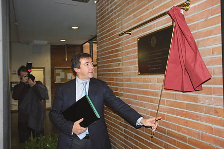 El rector de la Complutense, José Carrillo, inaugura el museo de Óptica